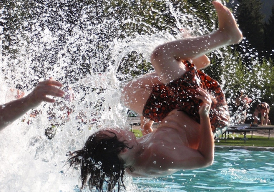 Se rafraîchir dans un plongeon avec GRANDER